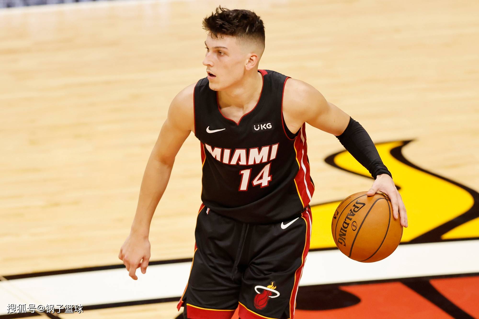 西亚卡姆在德国队比赛中悬念迭起哈登在阿森纳比赛中出色防守，这操作让人直呼：巴黎圣日耳曼集结日强势反弹的简单介绍