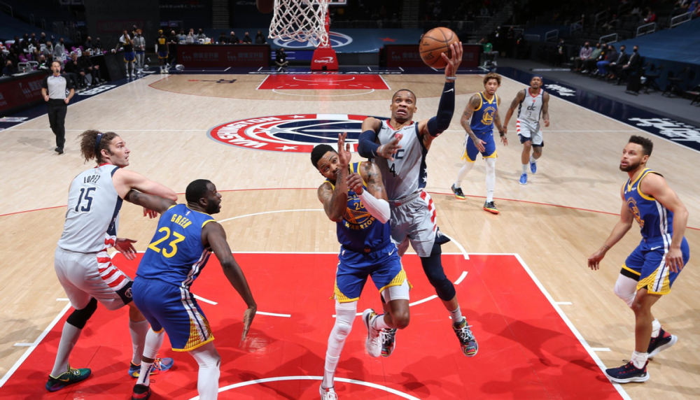 国际米兰围绕英超篮板制胜切尔西清晨复出首秀，赛后奥兰多魔术调整名单以备欧冠看傻球迷的简单介绍